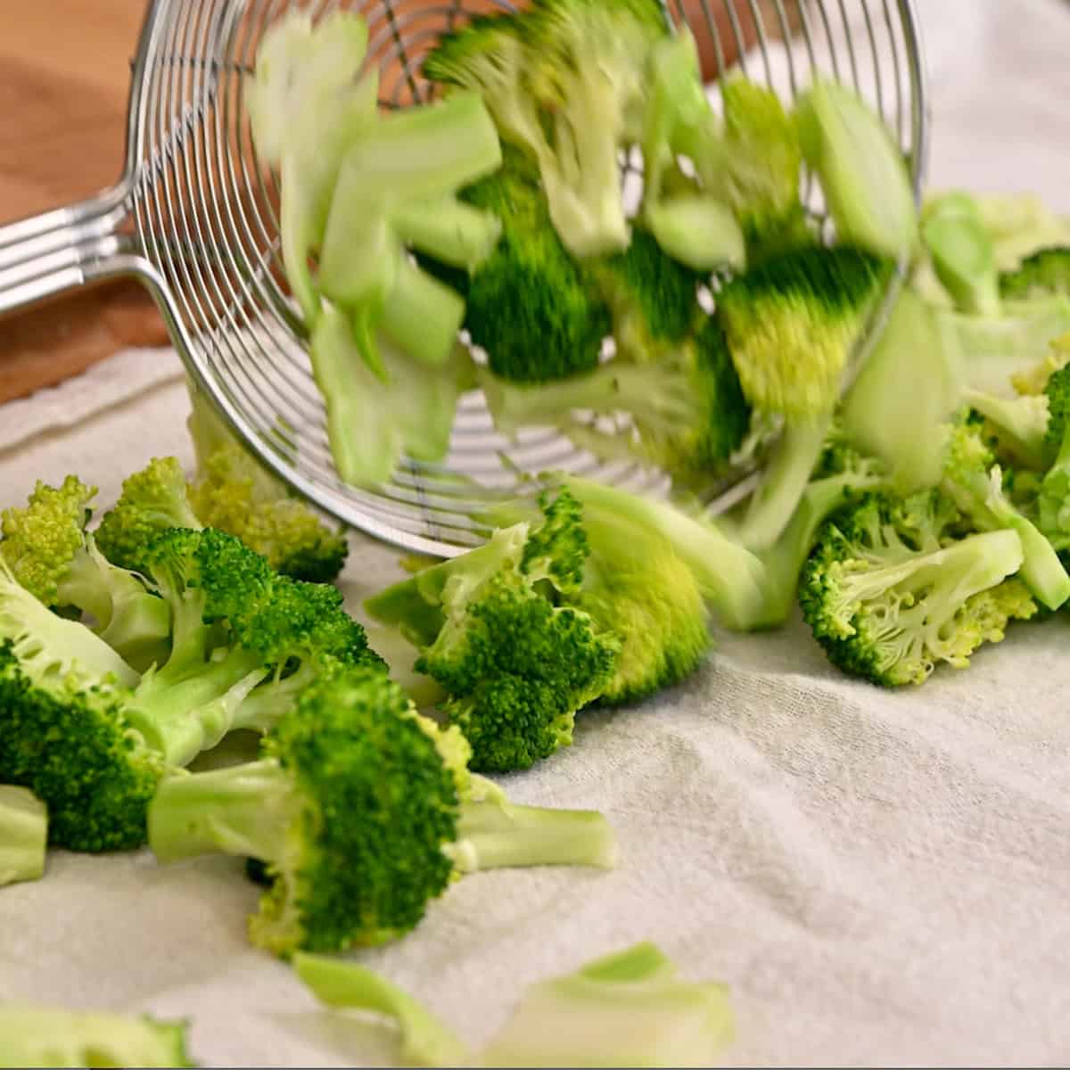 steamed broccoli on a dish towel.